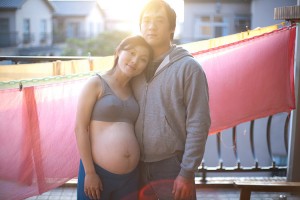 台北孕婦寫真，夫妻在陽台的合照